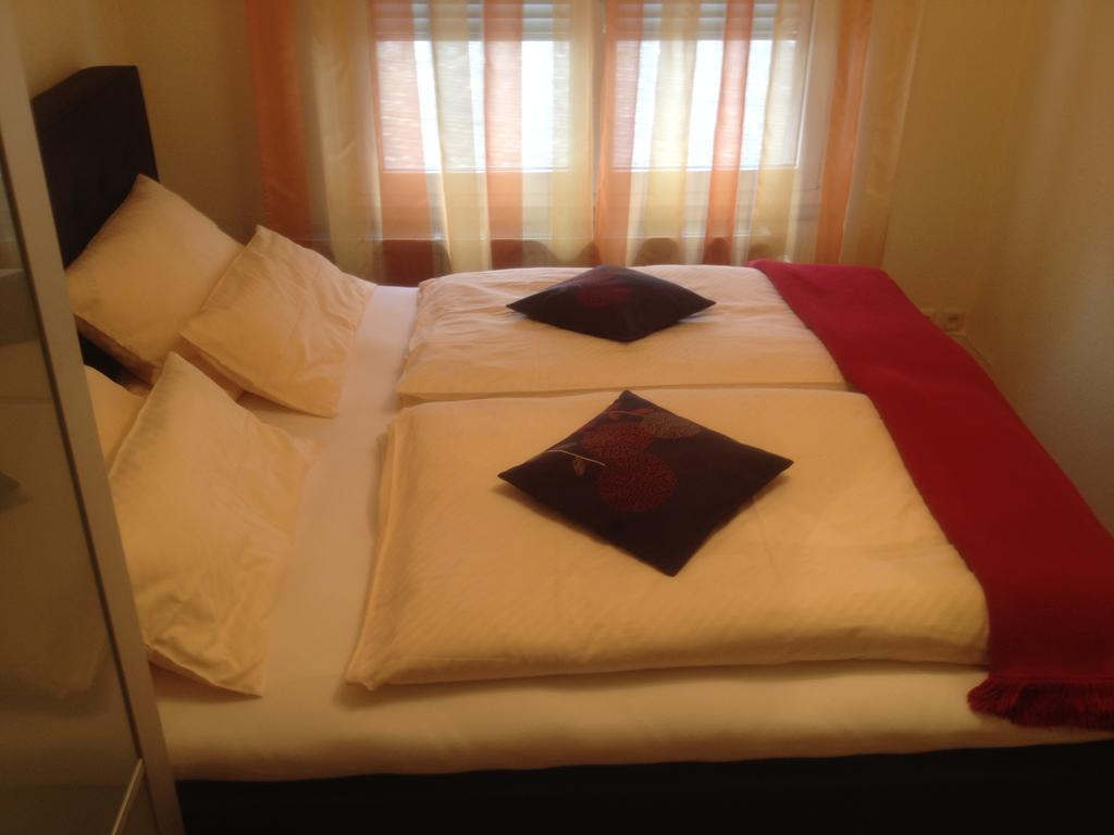 Apartment Huttenstrasse 22c